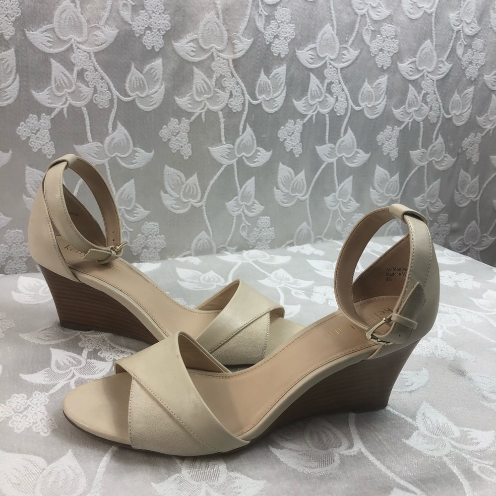 Kelly & Katie Asilma Sandle. Size 81/2.
